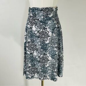 Tranquility by Colorado Clothing Black, White, & Gray Skirt Size Medium